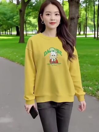 #圆领卫衣 #时尚穿搭 #休闲减龄 #谁穿谁好看 #每日分享 @DOU+小助手