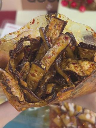 【自在小哥】湖南特色豆片,香辣酱干美味零食来袭#湖南风味 #香辣可口 #虎皮豆干 #爆汁美味 #解馋零食