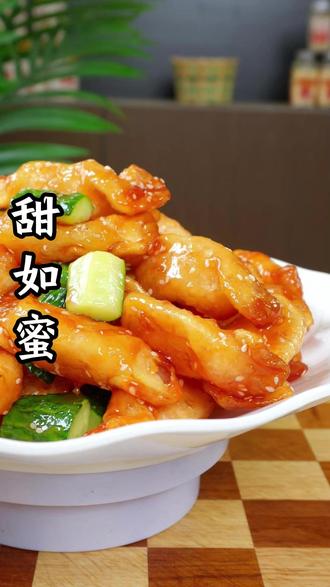 筋薄饺皮裹住鲜嫩橘子果肉,挂满鲜亮酸甜芡汁,果香中和醋香,入口软糯清甜,别样吃法解锁别致舌尖风味#美食分享 #厨房干货 #调料 #糖醋汁
