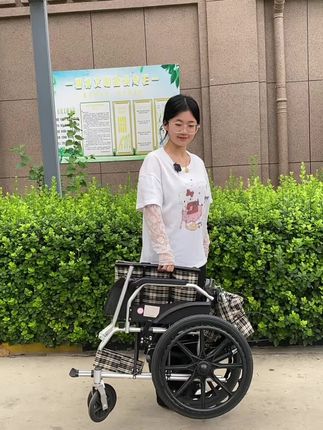 #寄托轮椅 #适老化产品 #源头实力厂家 #工厂一手货 #一件也是出厂价 便捷小轮椅 上下轮椅更方便 出行更方便