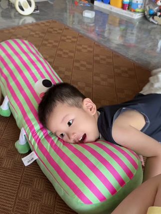 很不错的抱枕,#小盆友的日常 #带娃神器 #懒人必备
