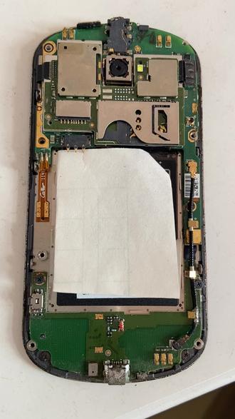 全网都在说以前的老手机里面黄金含量很高,呼叫全网帮我看看这里面有黄金吗,也是有差不多18年左右国产高端智能机了。