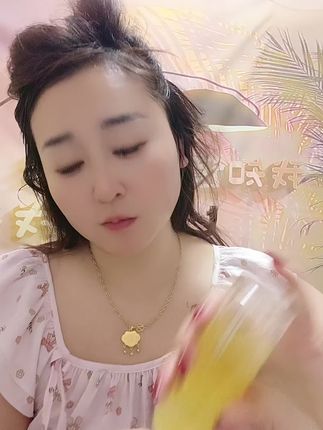 一抹爆珠的焕彩水乳,提亮肤色,收缩毛孔,淡化细纹,紧致肌肤,改善肌肤暗沉问题#精华焕采水乳套装