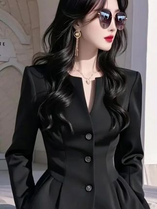 #穿搭分享 #女装穿搭 #优雅气质 #强烈推荐 #黑色高级感穿搭 @巨量千川