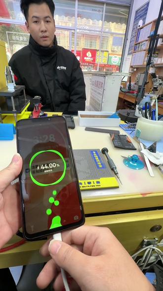 华为畅享手机换电池#换电池 #修手机 #修手机的日常 #手机维修#极修匠