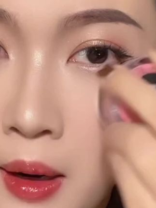 最近发现了一款超适合懒人的腮红神器,它是一款高颜值的气垫腮红,轻轻一按就能快速上妆,而且非常自然,不会显得很突兀,它不仅能提亮肤色,还能增加面部的层次感,让妆容更加精致。如果你也是个懒人,又想拥有好气色的话,那就赶紧试试吧!#防水防汗不脱妆 #美妆好物 #好物推荐🔥