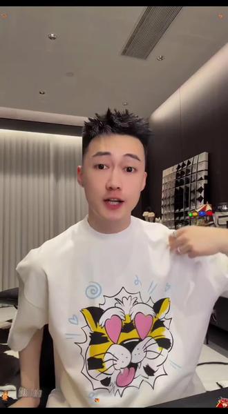 RICH陈发财【心动虎头】减龄系穿搭!情侣款趣味氛围小领口男T恤8360#潮牌穿搭#潮酷穿搭#情侣装男生#穿搭日记