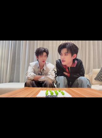 发现华点 #云熠 果然还是青春大男孩,感觉他最近一直不敢和他哥对视#看物料的日常 #向全世界安利你们 #云旗 #郝熠然