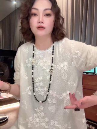欧货早秋重工钩花刺绣拼接设计时尚上衣#早秋穿搭#早秋上衣打底衫#显瘦遮肉#大码穿搭高级感穿搭#高端女装
