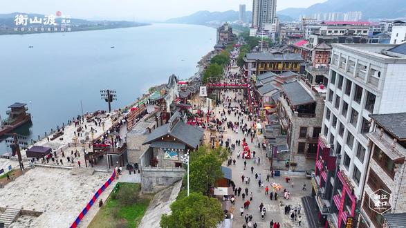 衡山渡无人机秀点亮新春夜空,全城共赏光影盛宴! #衡山渡 #无人机表演 #无人机灯光秀 #无人机航拍