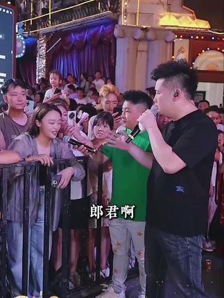 河南哭神九笙现场清唱杜十娘简直绝了,幸好没人拉她不然…….#木森 #护肤 #木森大舞台 #人气爆棚 #户外直播现场