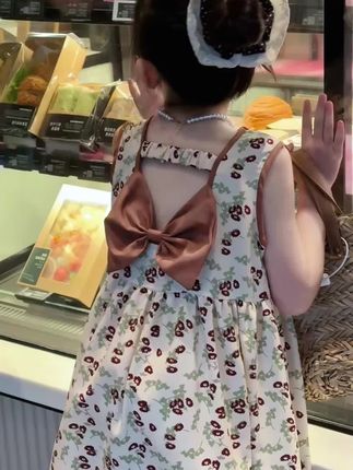 夏季碎花连衣裙一定要买一套!百搭又好穿!#面料柔软穿着舒适透气 #她家衣服真好看质量好还不贵 #生女儿就是用来打扮的