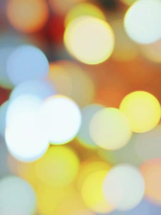 马跃千山春色好,福临万户笑声多。愿您在新的一年里,如骏马奔腾,前程似锦,家宅兴旺,万事如意。