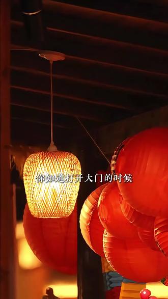 开门吉祥话,全年好兆头 老祖宗的开门吉祥话,讲究的是气口与心念。正月新春,这段一定用得上。
#万万没想到#生活美学 #艺术 #扣子的艺术圈 #新春祝福