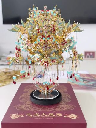 凤冠霞帔,在这一刻似乎具像化了#结婚礼物 #手工DIY #凤冠霞帔 #新婚礼物 #DIY材料