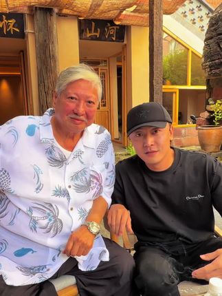 陪霸气外漏的老爷子喝泡霸气十足的老冰岛