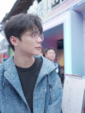 什么?抖音创作者大会来了个男明星?@白泽(三角洲行动) #在抖音游戏玩儿出名堂 #游戏圈团建大赏、#聚猩凝聚力#白泽三角洲行动#白泽创作者激励活动