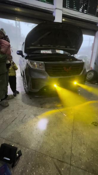 五菱宏光PULS加装隐藏式防雾灯一对!效果相当好!#汽车灯光升级 #抖音记录修理工的日常 #超亮车灯推荐