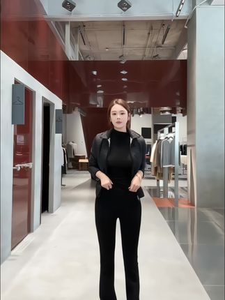 #今天穿什么 #谁穿谁好看 的小黑裤来啦MBNL-F“裸感小黑裤” 重工定制斜裁松紧腰微喇裤 #秦磊 #高级感穿搭 #显瘦显高显腿长