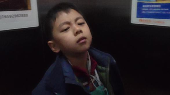 #小学生早起的一天 #小学生日常 南京儿童医院还机器慌乱的早上@DOU+小助手 @抖音小助手