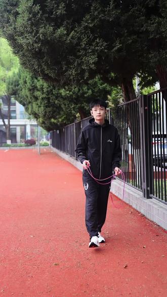 中考体测满分啦,这个成绩怎么样?跳绳:480个 跳远2.6m 实心球9.3m #沃兰迪911梦幻闪电2代MAX#体考体测沃兰迪#中考体育