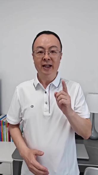 暑假从7月1日开始,8月31日结束。 根据《上海市中小学2025学年度校历》,第二学期本市中小学统一于2026年3月2日开学,6月30日结束,全学期共18周。👉暑假从7月1日开始,8月31日结束。