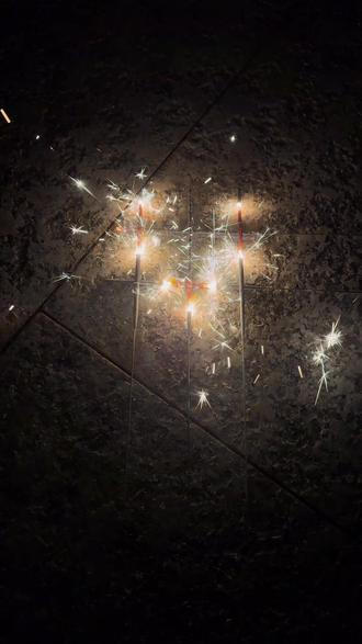 心形仙女棒烟花教程 教粉丝们玩下这个#仙女棒烟花 #爱心仙女棒烟花