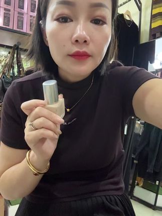 粉底液真的是强烈推荐#日常护肤分享 同行们也可以拿去卖哈、虽然这个东西利润不高、但确是个好品、你分享出去的都是好评、咱们做生意不求暴利、只求回头客#自用好物分享