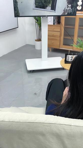 小米移动电视,极简超薄机身,白色百搭家居,小户型、租房党福音,搬家轻松带走#好物推荐🔥 #居家好物 #国货 #电视 #电视机