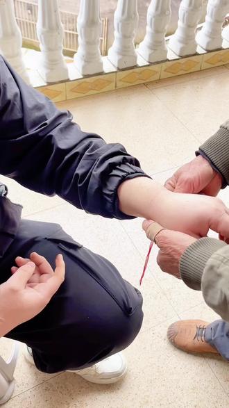 老汉儿收个干儿子,还要说五言八句#干儿子 #拜干爹