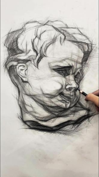 中考美术特长生石膏像实拍
别慌!看似“没画完”,是结构素描的排线控虚实技巧
扎实基本功,才是2026中高考美术高分密码
#中考美术特长生 #结构素描 #美术生 #素描 #平阳昆阳