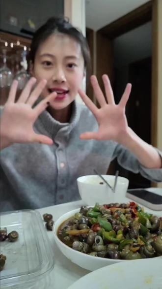 螺蛳 春天的第一口鲜#炒螺蛳 #春天的味道 #晒出我亲手做的美食 #味道好极了你们想吃吗