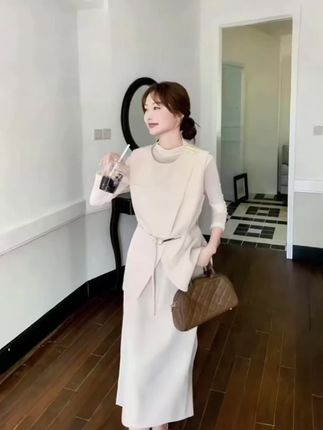 #女装穿搭 #温柔穿搭 #显高显瘦穿搭 #裙装穿搭 #穿搭女装 @DOU+小热门🔥粉丝千千万🔥