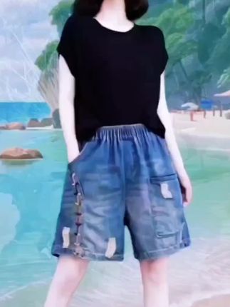 这是一款大码牛仔短裤夏季薄款宽松显瘦高腰松紧腰五分裤破洞阔腿裤子,时尚百搭休闲漂亮#谁穿谁好看#宽松显瘦牛仔短裤#好物分享@DOU+小助手