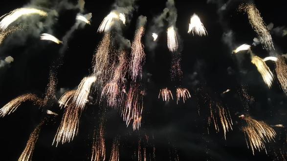 春临福至,烟花凝辉映万家,烟火贺岁庆长安 #烟花 #烟花爆竹 #烟花表演 #湖南烟花