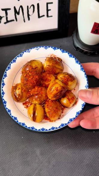 空气炸锅版的烤鹌鹑蛋,真的太好吃了,焦香Q弹!#烤鸡蛋#烧烤蘸料#辣椒面#好吃到停不下来