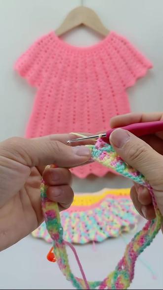 亲子时光,手工编织爱的连衣裙! #长颈鹿奶奶手把手教你钩织 #织毛衣