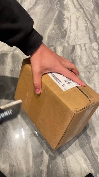 又到了一个龟龟,这可是一个狠角色啊,有谁看出这是啥货了没?#养龟日常 #养龟人 #一般人不知道这是什么 #宠物龟