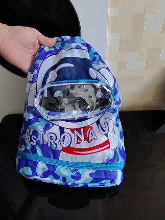 出去游泳或者到海边玩水,孩子必备的防水游泳包,容量大,带鞋仓。携带方便还很美观~#儿童游泳包 #游泳包 #泳包 #游泳包干湿分离 #游泳必备