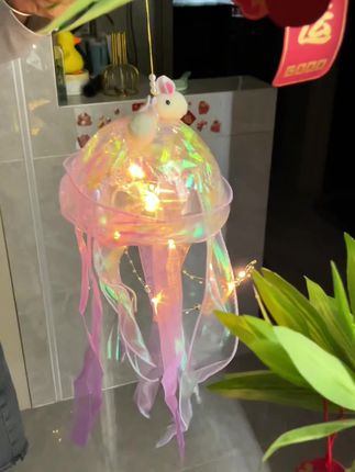 这个亲手做的水母灯也太漂亮了吧!小朋友真的很喜欢!#diy手工制作 #diy手工 #手工 #水母灯笼