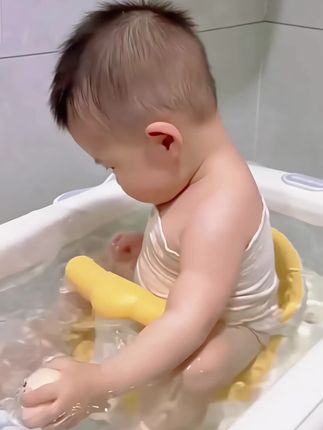 宝宝防滑浴凳宝宝快乐洗澡 妈妈省心又省力#可爱萌娃 #洗澡凳 #宝宝洗澡座椅 #母婴好物 #宝妈带娃解放双手