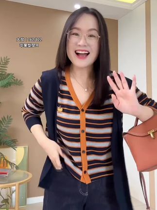 加一点微羊毛和桑蚕丝,面料柔软度提升不少! 回复 @大 發的评论 #南瓜色针织