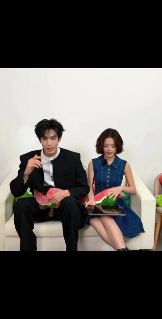 你们俩在一起也太好笑了吧#直播录屏分享 #宋威龙 #赵今麦 #骄阳似我 #搞笑