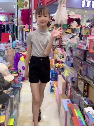 当妈后才懂:允许孩子“失控成长”是最温柔的教养#宝妈情感共鸣 #童装 #女童穿搭 #宝妈