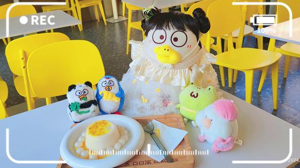 【手作日常】嘎嘎香的制衣笔记 6月19日
这是一篇跟着一起跨了年的制衣笔记~很多宝可能已经等了很久。这次新的小裙子制作出来,就一起整合了。
此教程纯做慈善,为爱自己家鸭鸭的宝们留一个制作的过程,可以转发给更多有需要的盆友们,但请不要商用不要搬运。(你搬就是你对你搬替我们挡灾我也不会在背后蛐蛐你反正有啥后果你都是自己负责呗)
虽然材料有点像半成品但整体的裙子确实是香妈自己设计的,emmm边制作边设计没有图稿靠感觉有什么材料就用什么材料……
每一套小裙子都有异曲同工之妙~所以感觉有这套教程已经可以帮助不少有心的鸭宝了~
头一次录教程,如果有讲解不够清楚的地方还请多多担待~谢谢各位等待许久的宝们,香妈如约而至啦。
【手作日常】——嘎嘎香的制衣日记:桂花纱裙及花园小裙制作篇
#小刘鸭 #小刘鸭日常 #小刘鸭饲养员 #娃衣 #宠物衣服教程