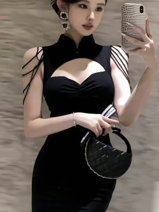 轻奢性感名媛风露肩V领礼服裙气质高腰开叉露腿显瘦重工连衣裙女#气质穿搭 #气质女神 #小黑裙