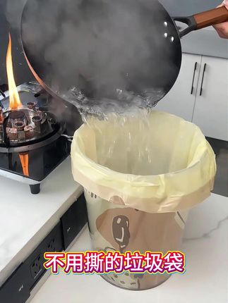 啊!快看!我的垃圾袋上长了一只卡皮巴拉诶!真的好可爱!还是免撕的很方便!垃圾袋质量超级好还很划算~姐妹们赶紧冲!#超便宜超划算 #厨房必备神器 #超值好物省心选 #垃圾袋 #免撕垃圾袋