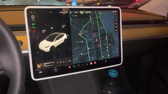 #特斯拉 #特斯拉modely #特斯拉手套箱梗 原来是真的,遇到查驾照怎么办?