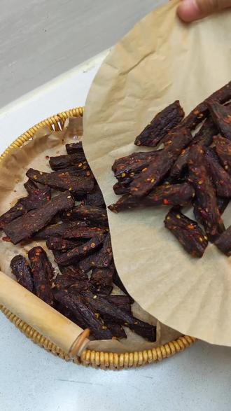 不用油炸,不用烤箱也不用风干,在家就能轻松的做出和外面买的一样好吃的牛肉干#假期不长胖指南 #分享一个做饭灵感#满级吃商通关赛 #自制牛肉干 #牛肉干