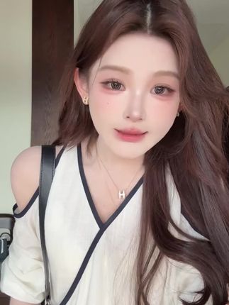 2025夏季新款气质套装女知性风时尚设计感舒适上衣修身显瘦休闲裤#夏季新款#谁穿谁好看#洋气减龄#遮肉显瘦#面料柔软舒适